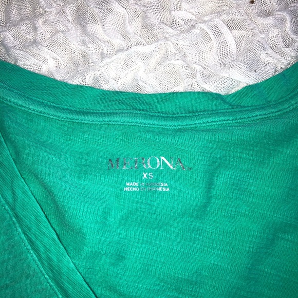 Plain green tee - Picture 4 of 4